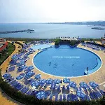 Marina Cape Vacation Complex Lägenhetshotell